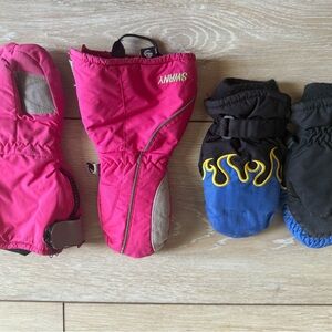 Two pairs of toddler snow gloves - Swamy, thinsulate. Waterproof and warm